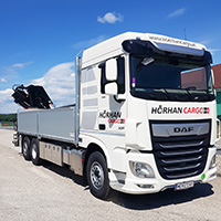Hörhan-Lkw beim Baustofftransport für Cemix